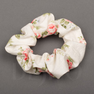 Blommig scrunchie